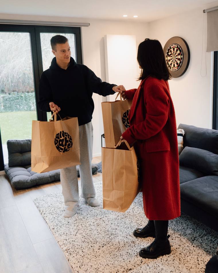 Daan Heymans with Linne and the Ballers Market bags